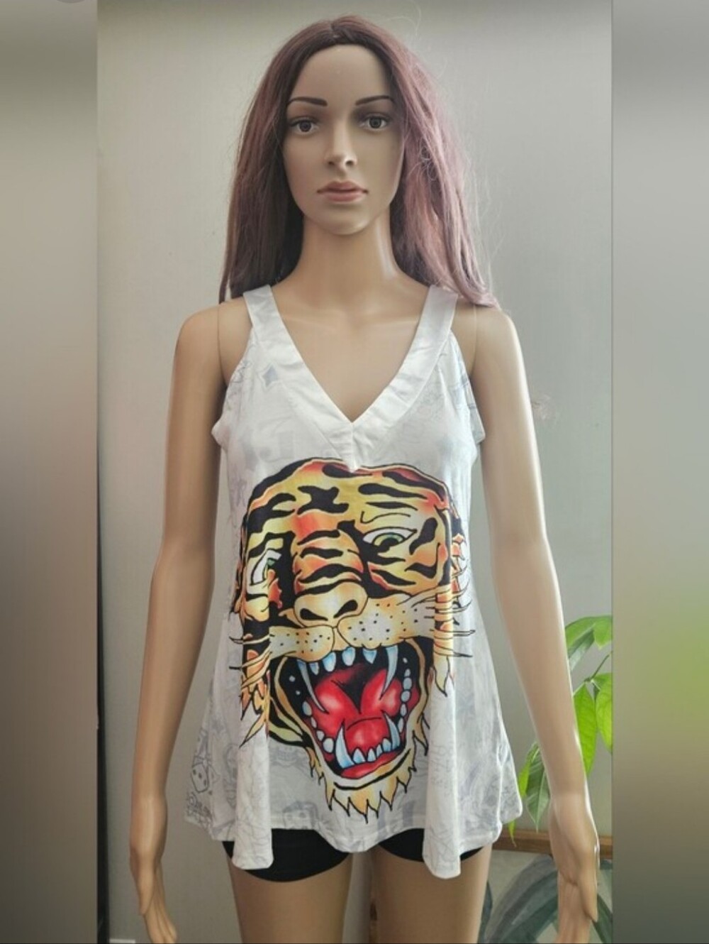Ed Hardy Women’s White Tiger Graphic V-Neck Tank Top Sleeveless